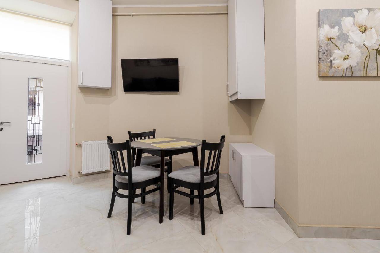 Luxury Flat In Downtown 2 Apartment Lviv Ngoại thất bức ảnh